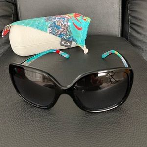 Women’s Oakley sunglasses
